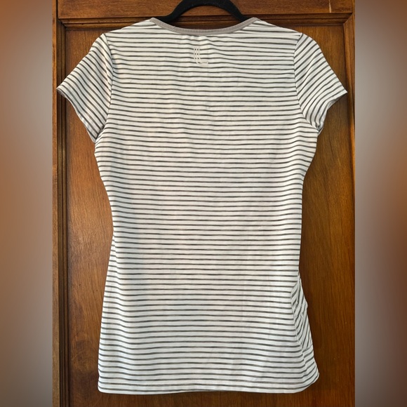 Lole Womens Gray Striped Short Sleeve Slim Fit Top- Size Medium - Picture 2 of 5